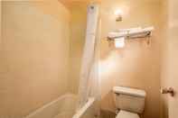 In-room Bathroom Days Inn by Wyndham Socorro