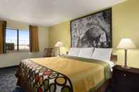 Kamar Tidur Super 8 by Wyndham Carlsbad