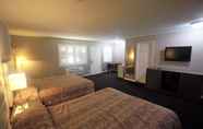 Kamar Tidur 6 Alpha Inn & Suites