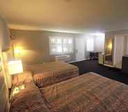 Bedroom 6 Alpha Inn & Suites