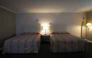 Kamar Tidur 4 Alpha Inn & Suites
