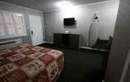 Kamar Tidur 7 Alpha Inn & Suites