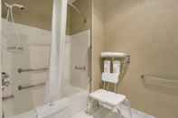 In-room Bathroom Super 8 by Wyndham Lees Summit