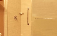In-room Bathroom 2 DoubleTree by Hilton Libertyville - Mundelein