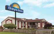 Exterior 2 Days Inn by Wyndham Shawnee