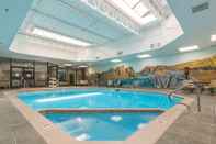 Swimming Pool Grand Vista Hotel