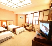 Kamar Tidur 6 Century Plaza Hotel