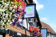 Exterior Legacy Rose and Crown Hotel