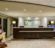 Lobi 4 DoubleTree by Hilton Ann Arbor North