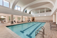 Swimming Pool Embassy Suites by Hilton Boston Waltham