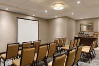 Functional Hall Embassy Suites by Hilton Boston Waltham