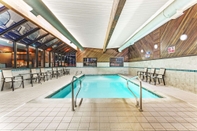 Swimming Pool Days Inn & Suites by Wyndham Logan