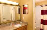 In-room Bathroom 5 Residence Inn by Marriott San Francisco Airport/ San Mateo