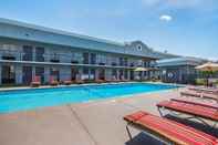 Swimming Pool Quality Inn & Suites Greenville - Haywood Mall