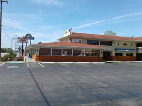 Exterior 4 Days Inn by Wyndham Jacksonville NC