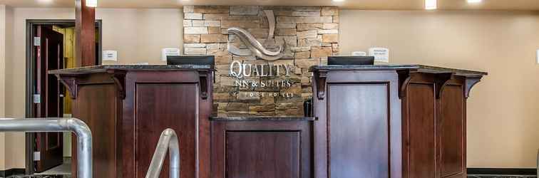 Lobby Quality Inn & Suites