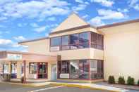 Exterior Travelodge by Wyndham Terre Haute