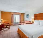 Bedroom 2 La Quinta Inn & Suites by Wyndham Danbury