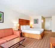 Bedroom 3 La Quinta Inn & Suites by Wyndham Danbury