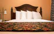 Bedroom 7 Days Inn by Wyndham West Allis/Milwaukee