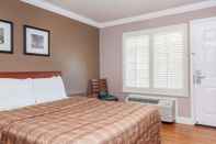 Bedroom Days Inn by Wyndham San Francisco S/Oyster Point Airport