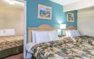 Bilik Tidur 3 Howard Johnson by Wyndham Santa Cruz Beach Boardwalk