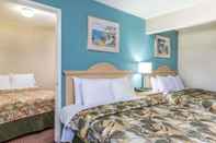 Phòng ngủ Howard Johnson by Wyndham Santa Cruz Beach Boardwalk