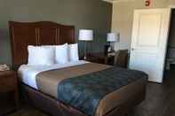 Bedroom Travelodge by Wyndham Canton/Livonia Area, MI