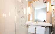 Toilet Kamar 3 Hotel ibis Avallon