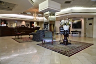 Lobby Ramada Plaza by Wyndham Hagerstown