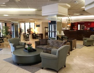 Lobby 2 Ramada Plaza by Wyndham Hagerstown