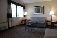 Common Space Ramada Plaza by Wyndham Hagerstown