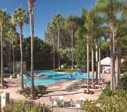 Swimming Pool 4 DoubleTree by Hilton San Diego - Del Mar