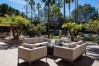 Common Space DoubleTree by Hilton San Diego - Del Mar