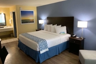 Bedroom Days Inn by Wyndham Beaumont