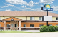 Exterior 3 Days Inn by Wyndham York