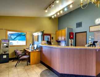 Lobi 2 Fireside Inn & Suites