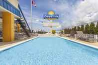 Swimming Pool Days Inn by Wyndham Bellingham