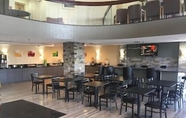 บาร์ คาเฟ่ และเลานจ์ 5 Quality Inn & Suites Miamisburg - Dayton South