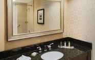 In-room Bathroom 3 DoubleTree by Hilton Omaha Downtown