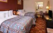 Bedroom 3 Motel 6 Carlisle, PA - Cumberland Valley