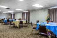 Functional Hall Quality Inn & Suites Fairview