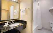 In-room Bathroom 7 Fairfield Inn & Suites by Marriott Austin-University Area