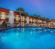 Swimming Pool 6 La Quinta Inn by Wyndham Clearwater Central