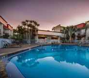 Swimming Pool 4 La Quinta Inn by Wyndham Clearwater Central