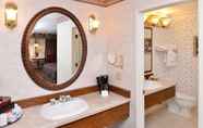 In-room Bathroom 4 Gold Country Inn and Casino by Red Lion Hotels