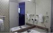 In-room Bathroom 5 Gold Country Inn and Casino by Red Lion Hotels