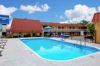 Swimming Pool Rodeway Inn at Nevada State Capitol