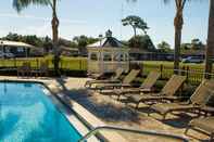 Swimming Pool Roadstar Hotel Zephyrhills