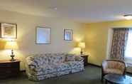 Common Space 3 SureStay Plus Hotel by Best Western Reno Airport